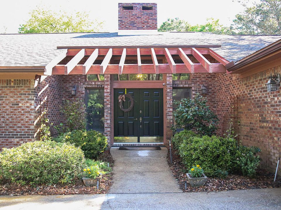 1st image of 1077 Troon Dr E