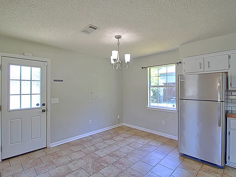 218 Sheila Dr — Photo 8