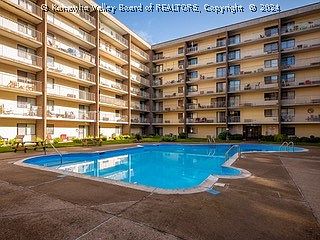 4th image of 2106 Kanawha Blvd E APT 509