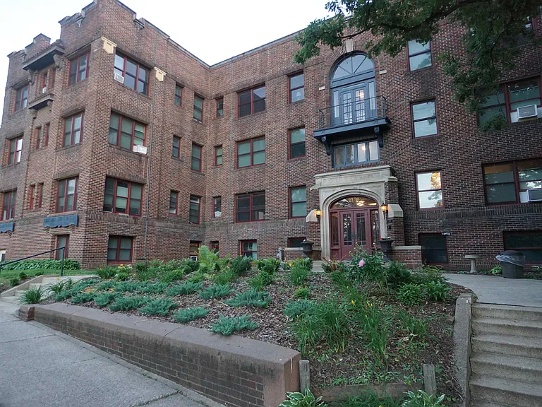 2338 Marshall Apartments — Photo 16