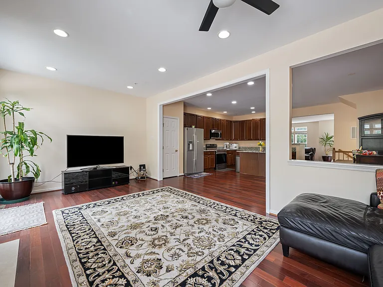 10745 Hillingdon Rd — Photo 5