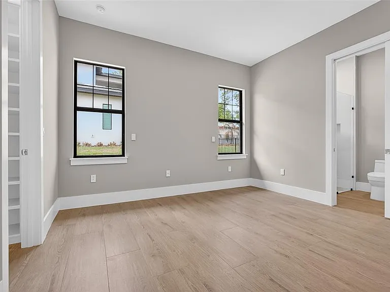 16130 Pendio Dr — Photo 21
