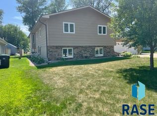 305 W Garfield St, Inwood, IA 51240