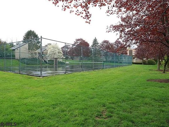 4th image of 748 W Aaron Dr