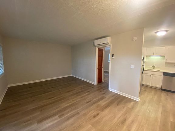 3rd image of 3112 W Horatio St #37