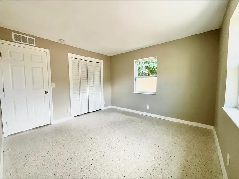 1023 N Tamarind Ave — Photo 8