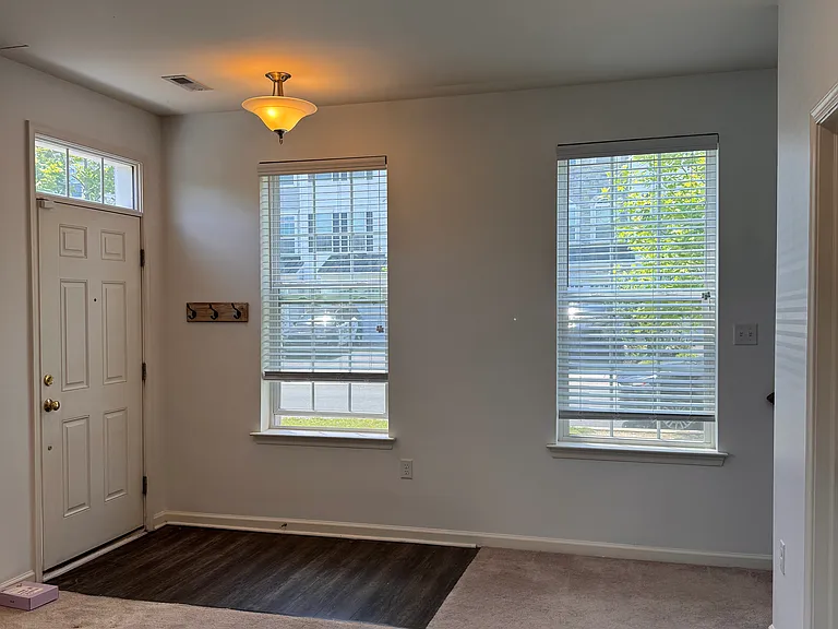 1116 Goddard Way — Photo 5
