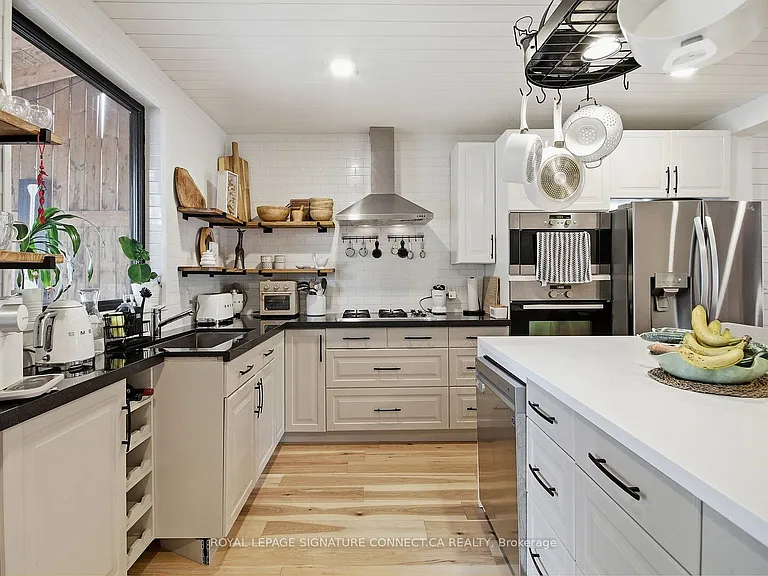18 Harlton Cres #MAIN — Photo 1