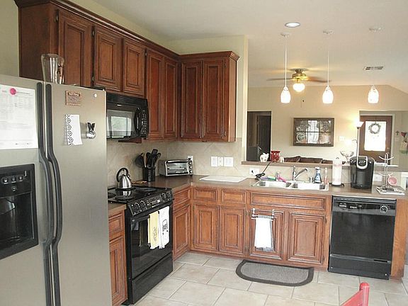 3rd image of 3295 Gladewater Ln