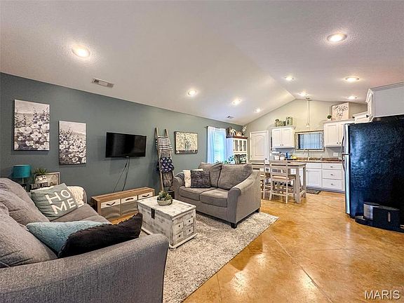 2nd image of 106 Avery Ln