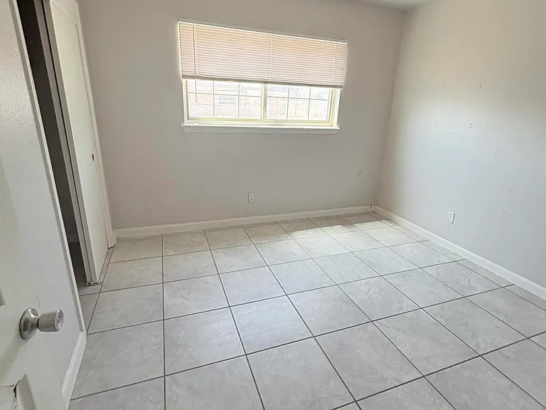 1587 Catham Cir — Photo 9