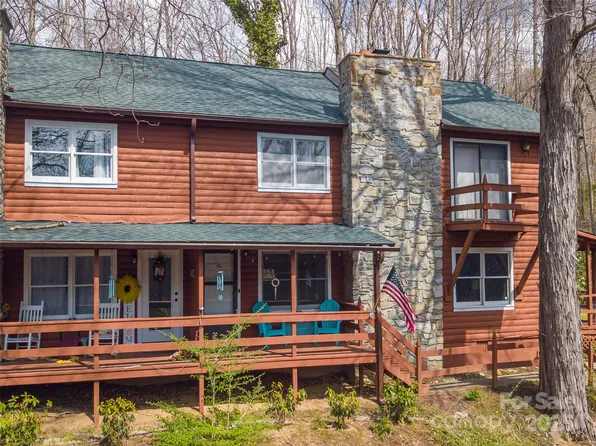 28 Cricket Ln, Maggie Valley, NC 28751