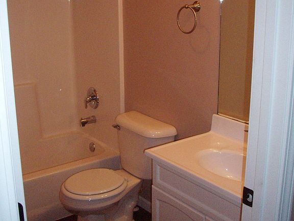 Upstairs full bathroom