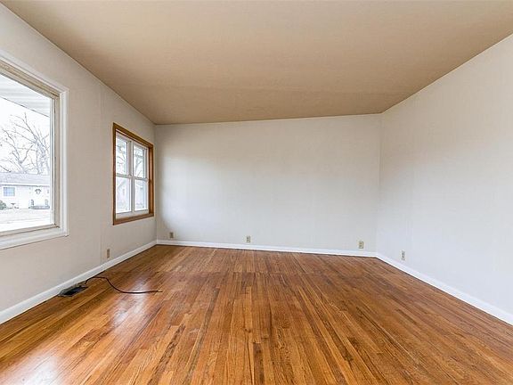 5th image of 4309 Ozark St NE