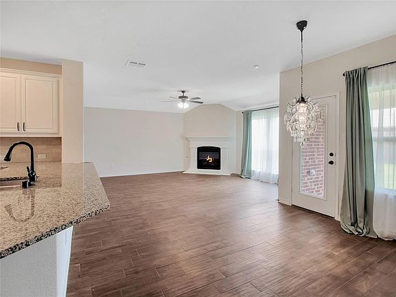 4th image of 3135 Maverick Dr