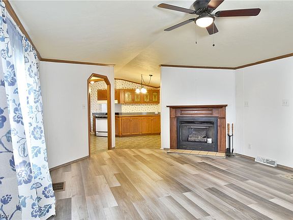 4th image of 164 Brook Dr