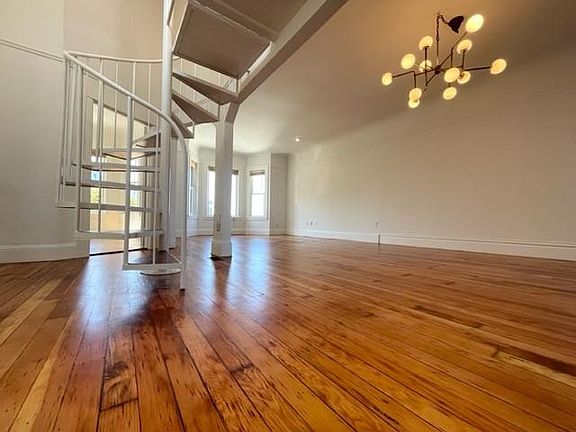 5th image of 359 Texas St
