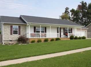 104 E Tuscany Ct, Radcliff, KY 40160