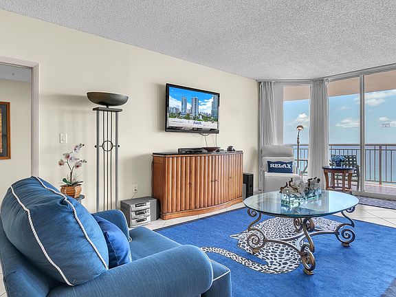 4th image of 17375 Collins Ave #1501