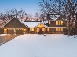 4317 Oak Ridge Ct, Vadnais Heights, MN 55127