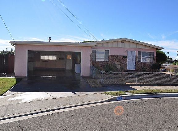 3rd image of 3016 E 9th St