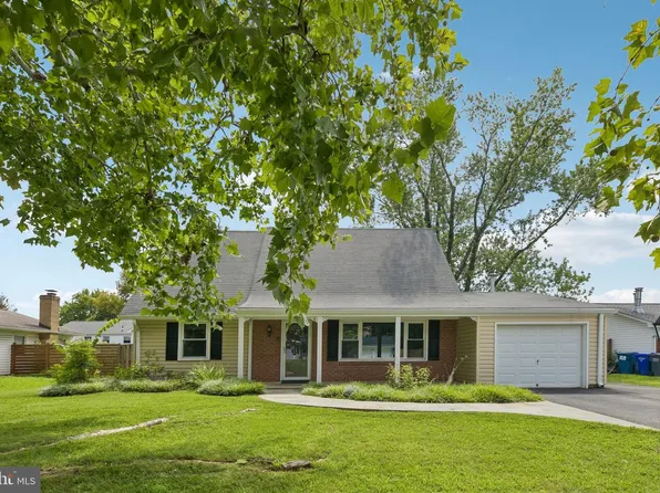 13151 Pavilion Ln, Fairfax, VA 22033