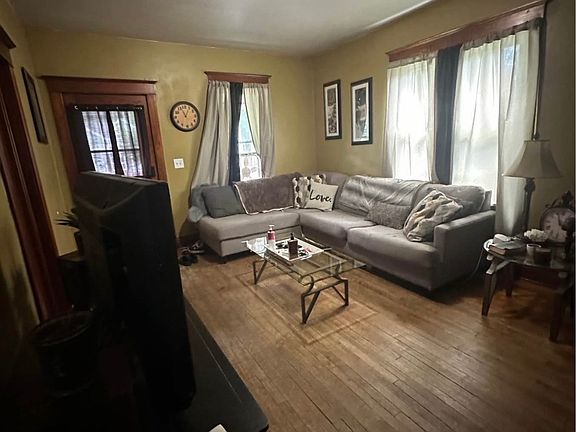 4th image of 318 N 5th Ave