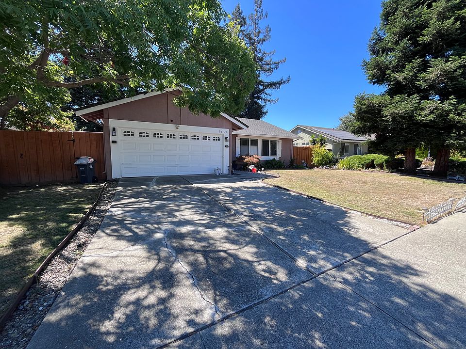 1st image of 9859 Broadmoor Dr