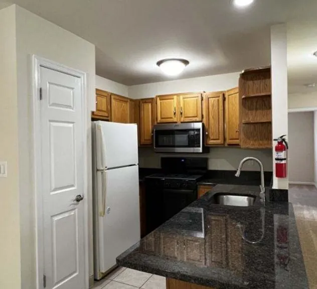 3 Bed, 1.5 Bath, 1000 sqft