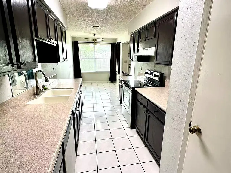 2535 Planters Row — Photo 8