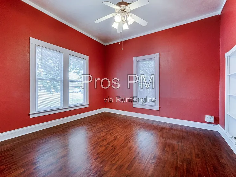 912 N Elm St — Photo 14