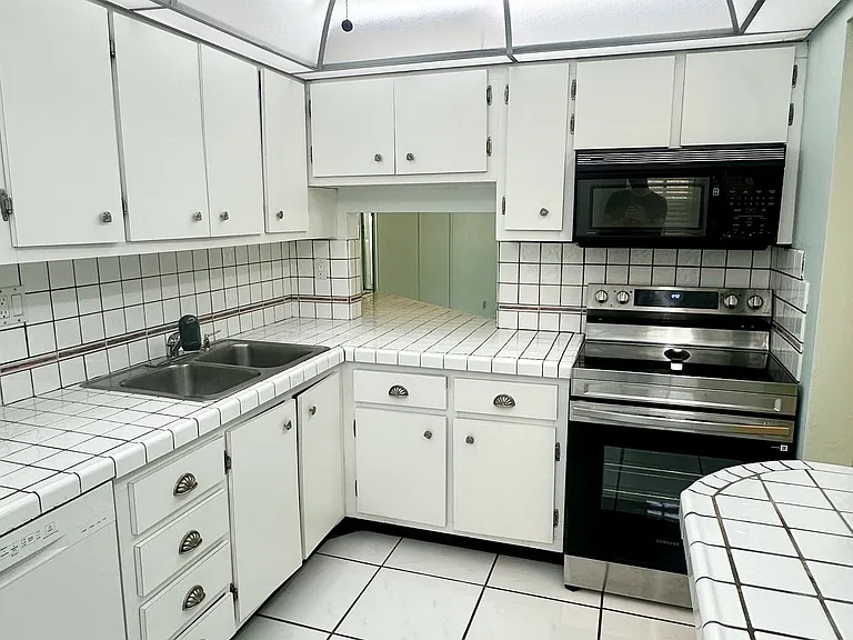 300 Galen Dr #206 — Photo 5
