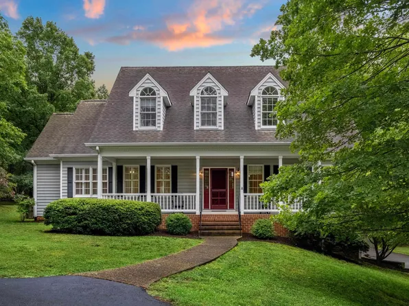 28 Pine Ridge Ct, Keswick, VA 22947