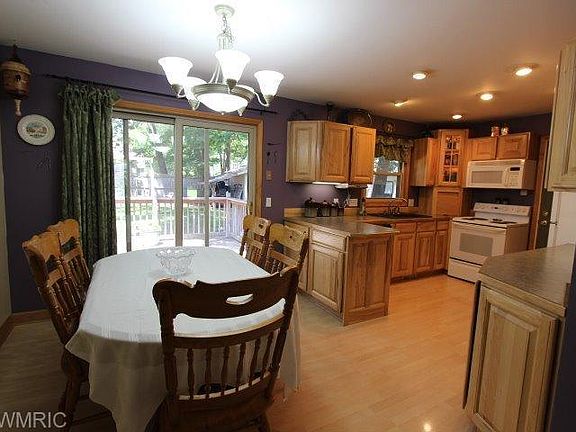 4th image of 1161 Wintergreen Dr
