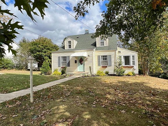 4th image of 220 Green Oak Dr