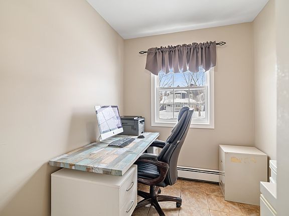 4th image of 1029 E Suffolk Rd