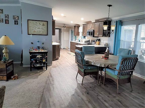 4th image of 18 Ashbury Ln