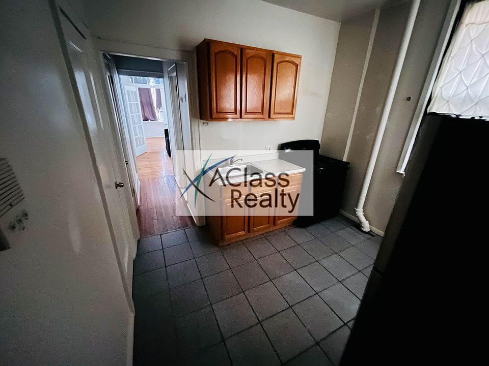 1st image of 30-58 Steinway St #2B