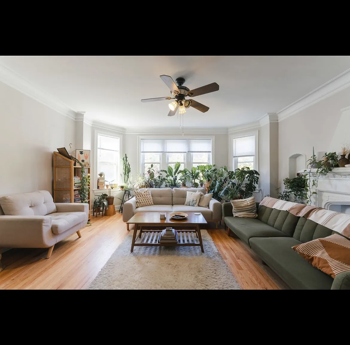 3 bed, 1.5 bath, 2200 sqft, $3,800 — Photo 3
