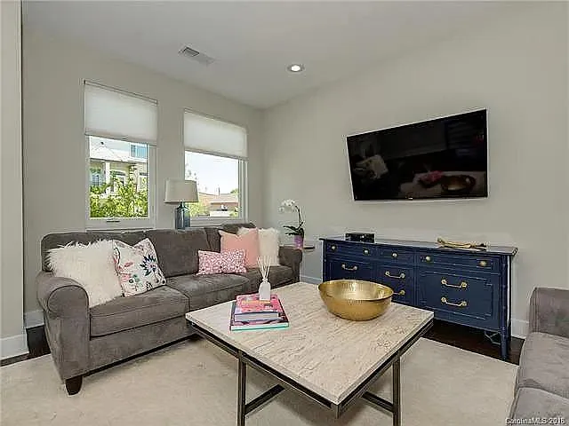 2830 Youngblood St — Photo 6