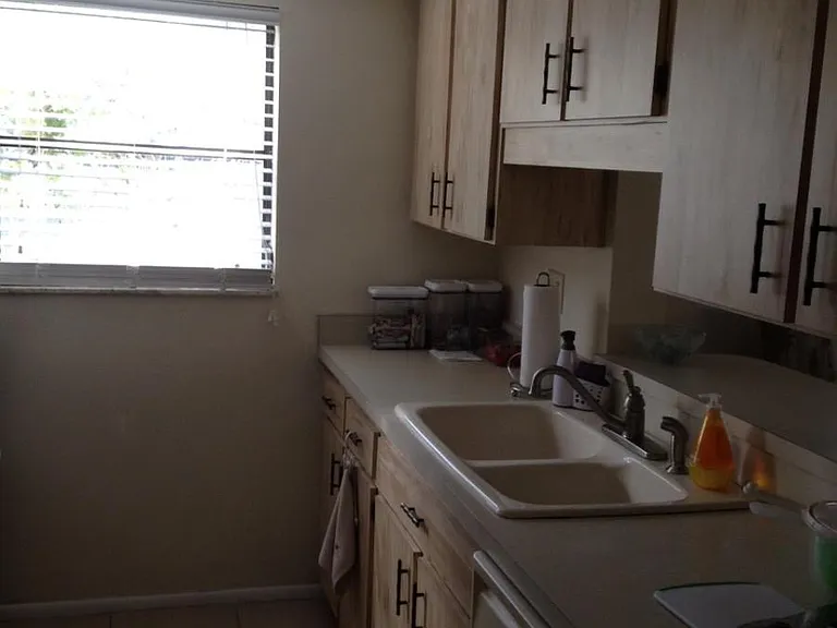 300 Parkdale Dr — Photo 10