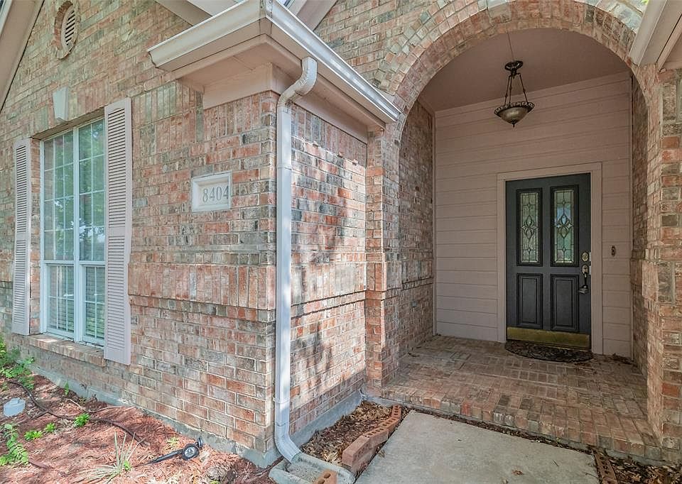 1st image of 8404 Emerald Cir