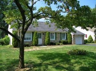 326 Hopwood Dr, Warminster, PA