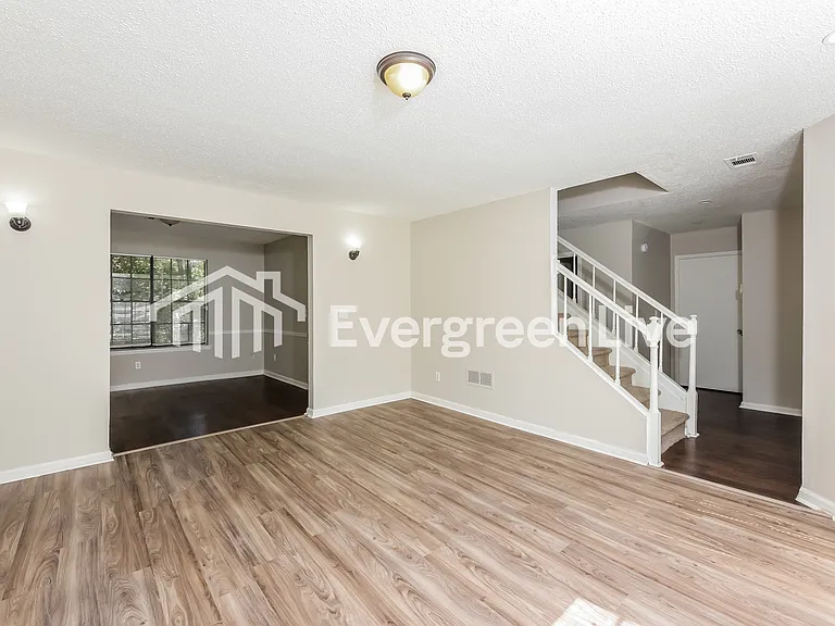 1078 Forest Path — Photo 4