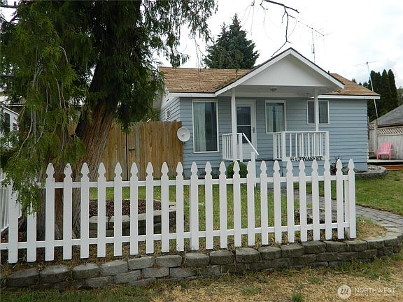 2nd image of 114 1/2 Tonasket Avenue