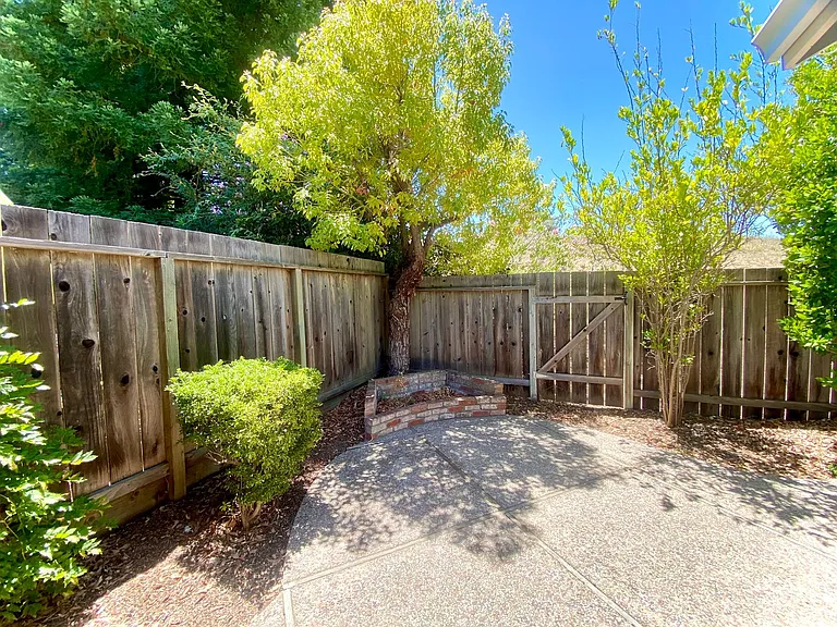815 Praderia Cir — Photo 18