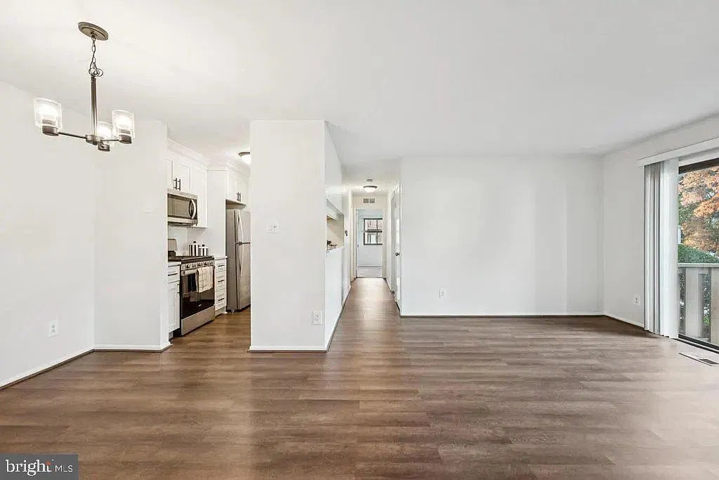 1001 Woodhollow Dr — Photo 4