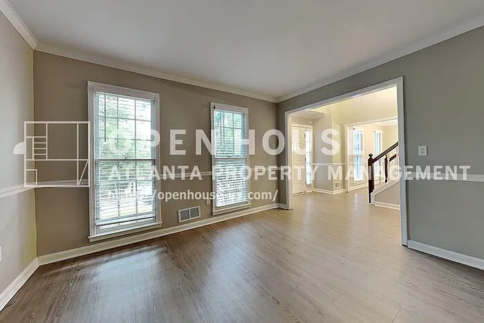 4 bed, 2.5 bath, 2452 sqft, $2,200 — Photo 3