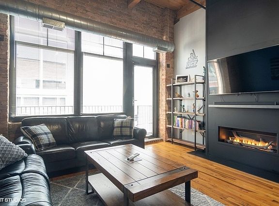 4th image of 625 W Jackson Blvd APT 810