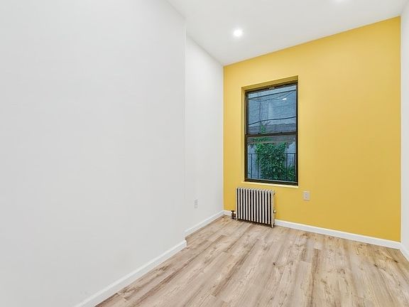 4th image of 1670 1st Ave #4E